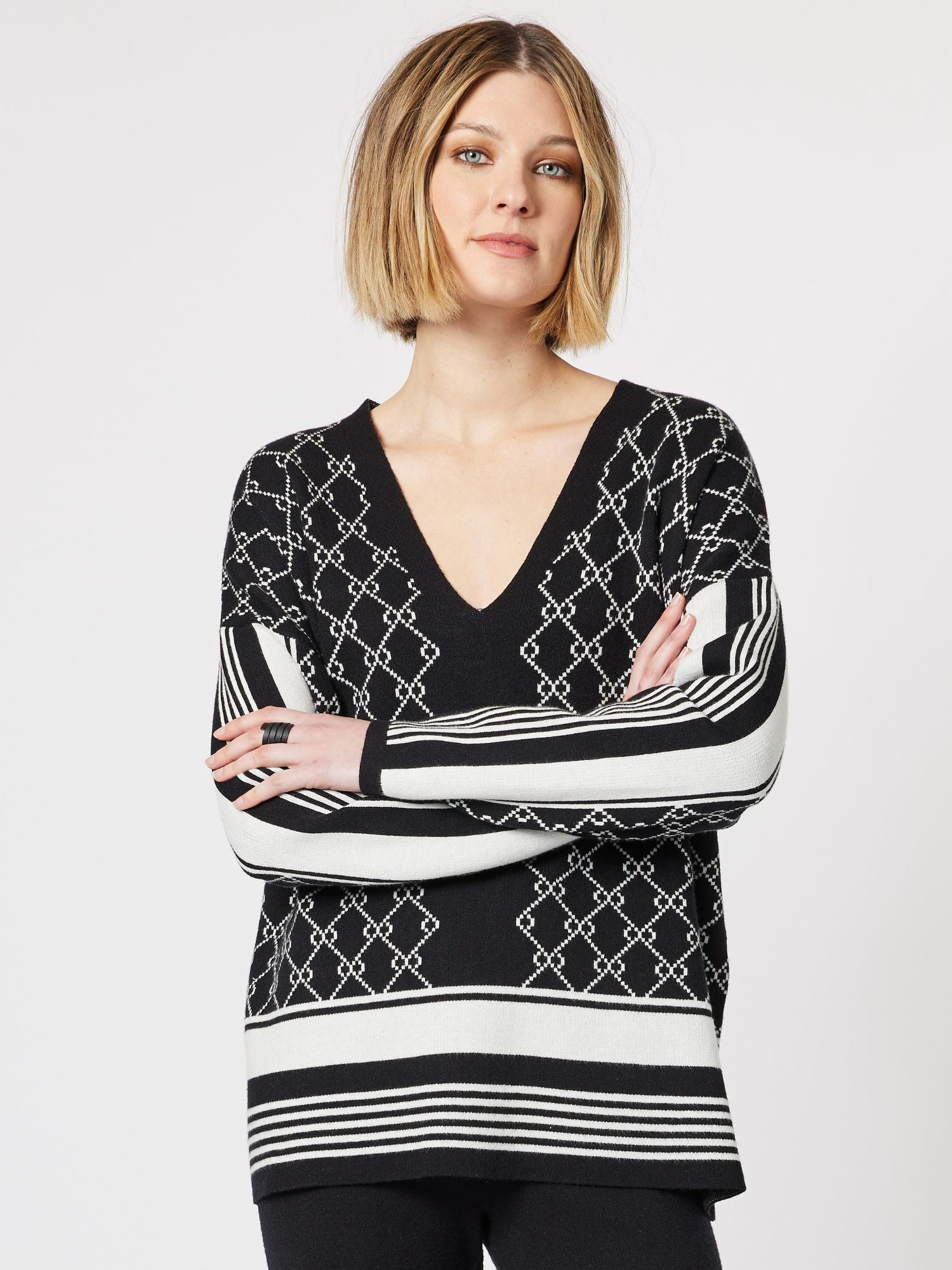 Monogram V neck Knit Top - Black