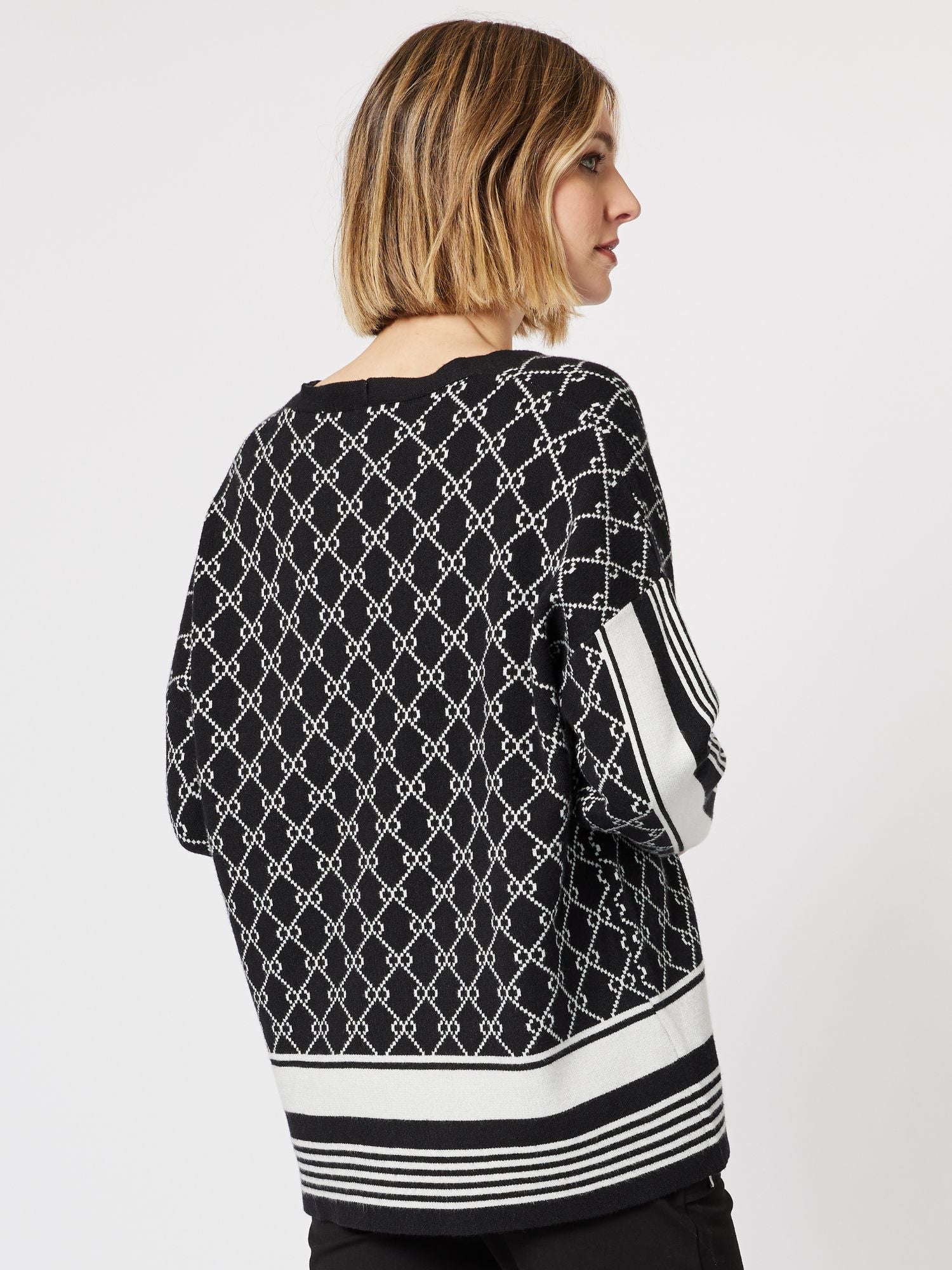 Monogram V neck Knit Top - Black