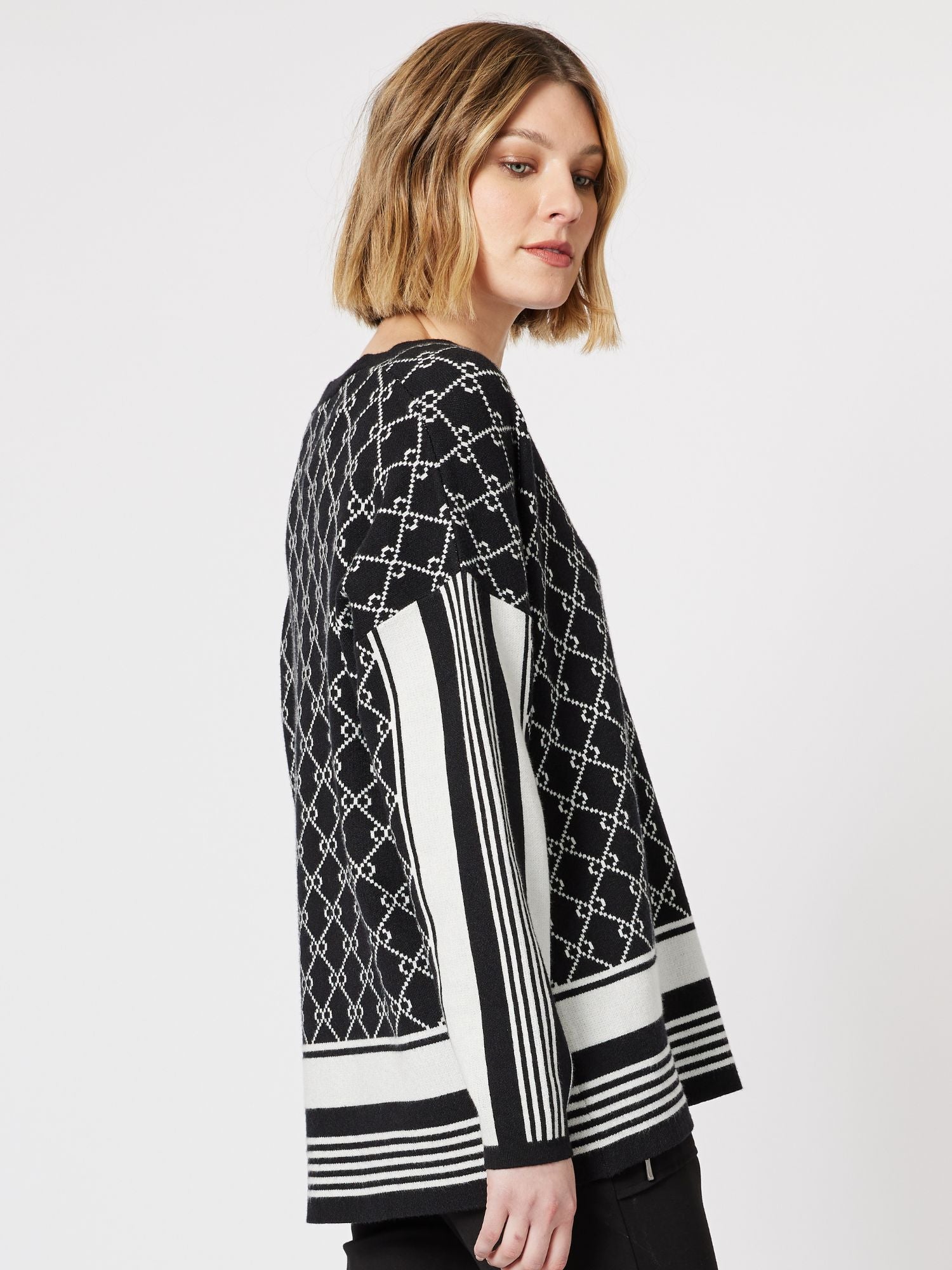 Monogram V neck Knit Top - Black