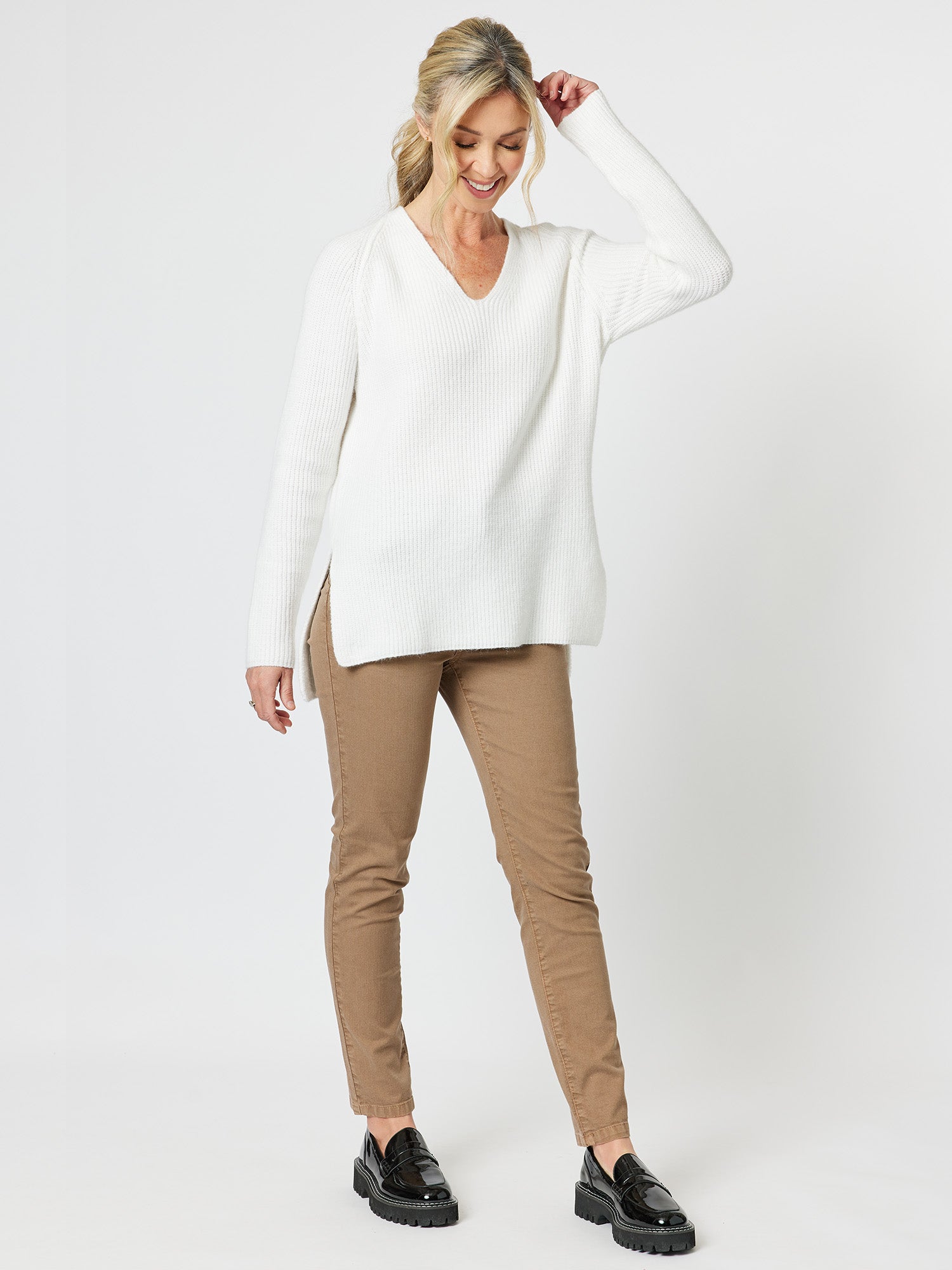 Kaitlyn V neck High Lo Knit Top Top - Winter White