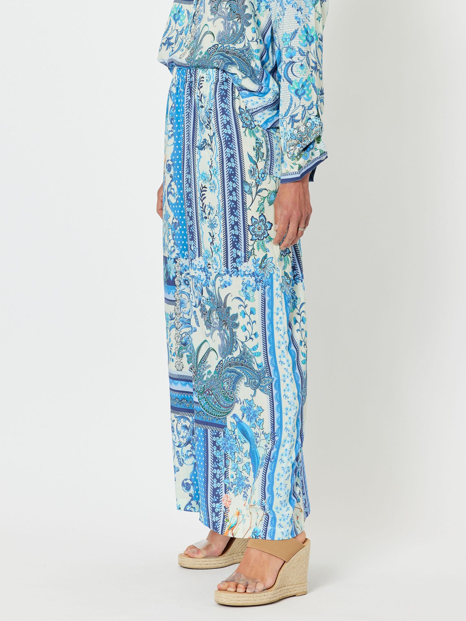 Voel Print Relaxed Wide Leg Pull On Pant - Blue