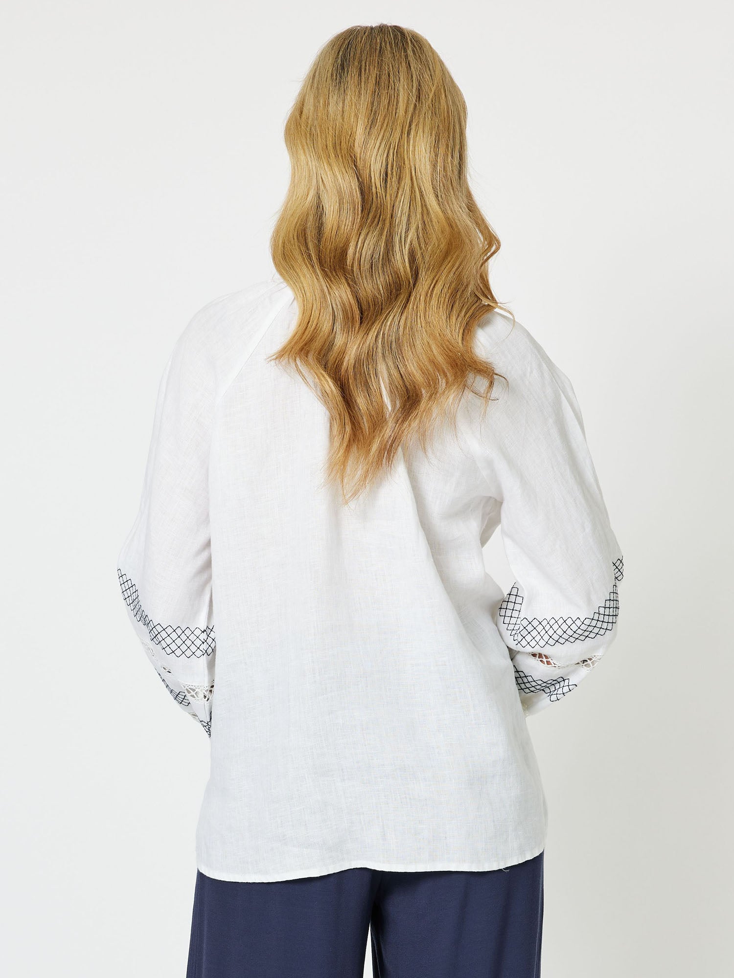 Trellis Linen Long Sleeve Round Neck Top - White
