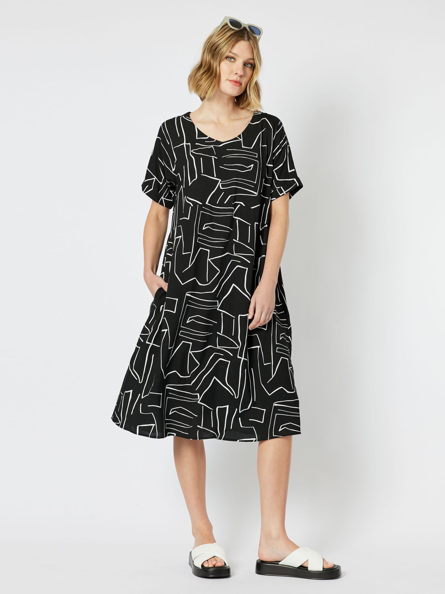 Empire Print Pocket Detail Short Sleeve Dress - Black