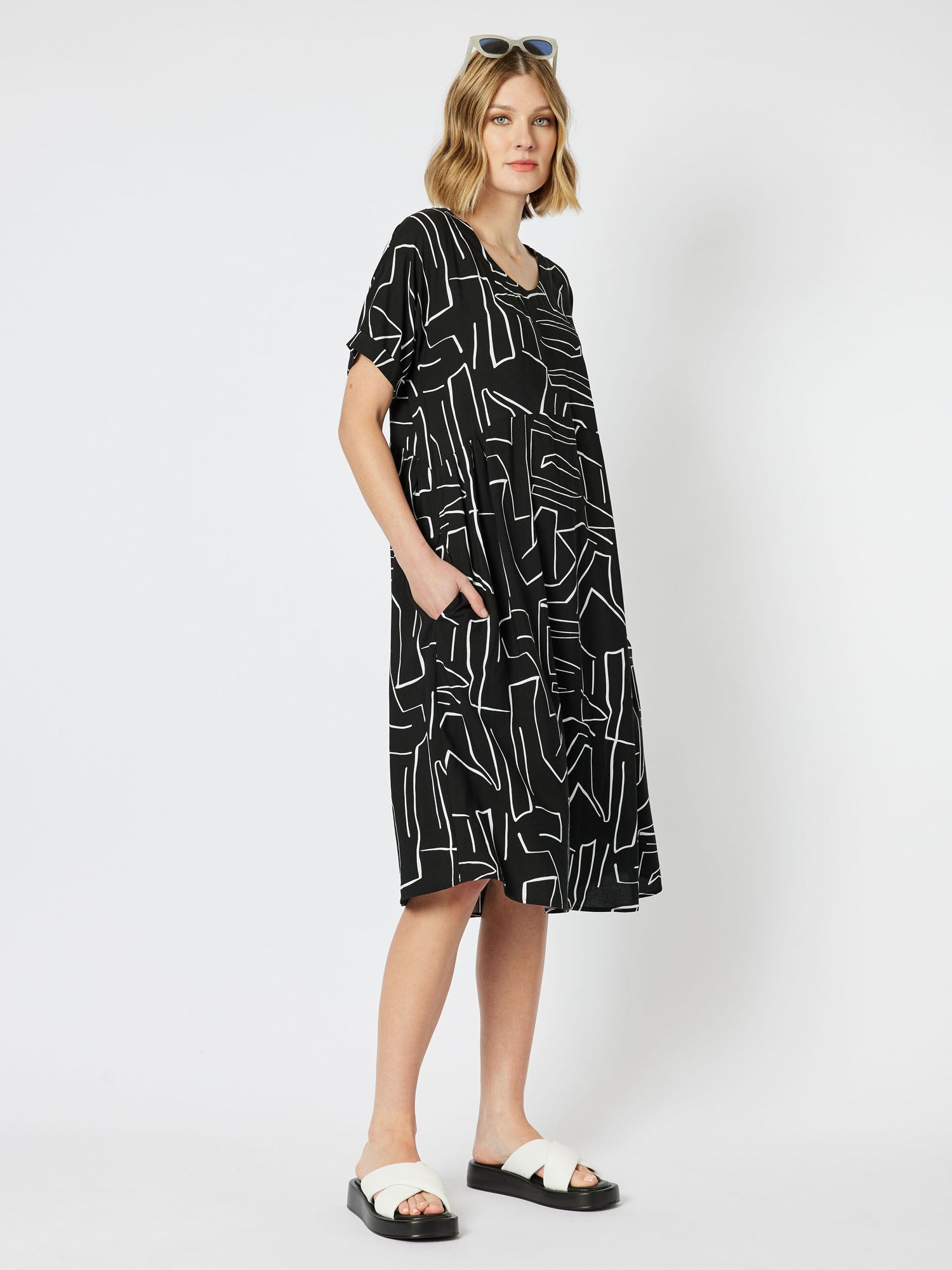 Empire Print Pocket Detail Short Sleeve Dress - Black