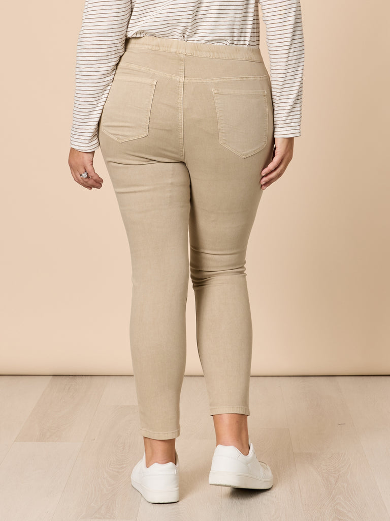 LA Distressed Pull On Stretch Denim Jean - Natural RC&CO