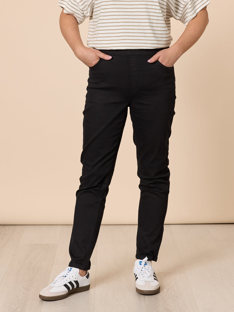 Chicago Slim Leg Jean - Black - RC&CO