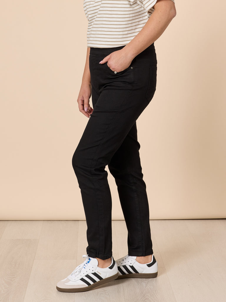 Chicago Slim Leg Jean - Black - RC&CO