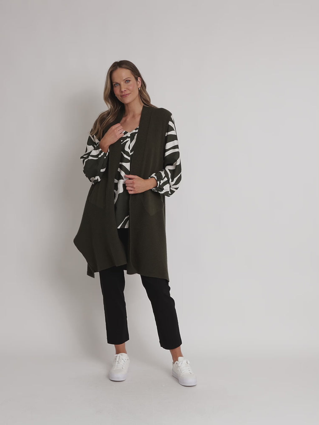 Casa Longline Knit Vest - Black RC&CO