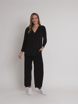 Traveller V Neck Top - Black RC&CO
